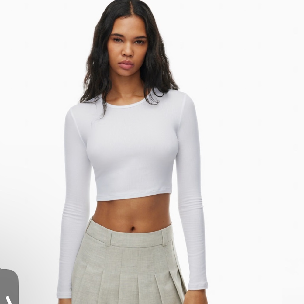Aritzia  cropped  long sleeve in white size Small LIKE NEW